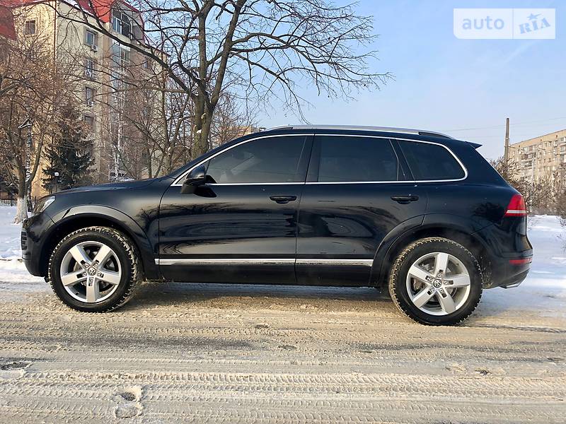 Внедорожник / Кроссовер Volkswagen Touareg 2012 в Киеве