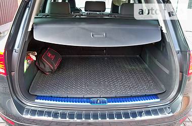 Позашляховик / Кросовер Volkswagen Touareg 2011 в 