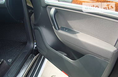 Внедорожник / Кроссовер Volkswagen Touareg 2013 в 