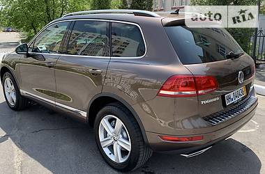 Позашляховик / Кросовер Volkswagen Touareg 2014 в Вінниці