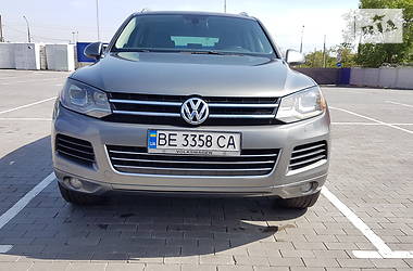 Позашляховик / Кросовер Volkswagen Touareg 2014 в 