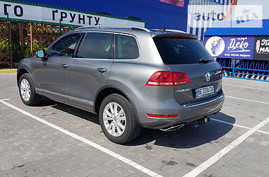 Позашляховик / Кросовер Volkswagen Touareg 2014 в 