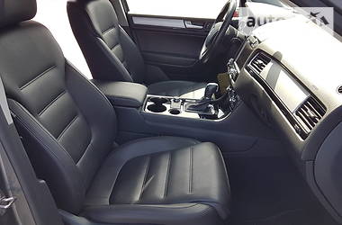 Позашляховик / Кросовер Volkswagen Touareg 2014 в 