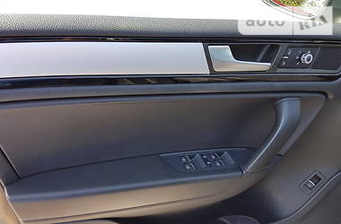 Позашляховик / Кросовер Volkswagen Touareg 2014 в 