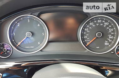 Позашляховик / Кросовер Volkswagen Touareg 2014 в 