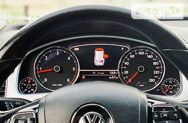 Внедорожник / Кроссовер Volkswagen Touareg 2015 в Одессе