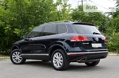 Позашляховик / Кросовер Volkswagen Touareg 2016 в Одесі