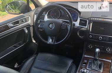 Внедорожник / Кроссовер Volkswagen Touareg 2014 в Павлограде