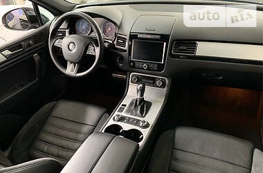 Внедорожник / Кроссовер Volkswagen Touareg 2013 в Ровно