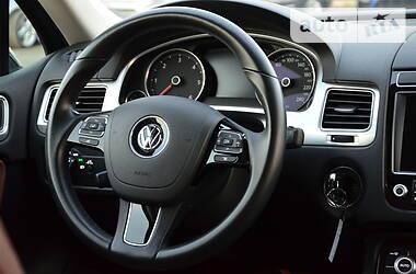 Внедорожник / Кроссовер Volkswagen Touareg 2015 в Луцке