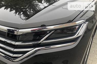 Позашляховик / Кросовер Volkswagen Touareg 2018 в 