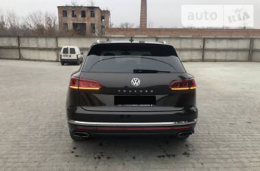 Позашляховик / Кросовер Volkswagen Touareg 2018 в 