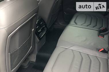 Позашляховик / Кросовер Volkswagen Touareg 2018 в 