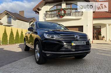 Внедорожник / Кроссовер Volkswagen Touareg 2015 в Мукачево