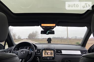 Позашляховик / Кросовер Volkswagen Touareg 2012 в 