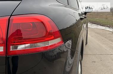 Позашляховик / Кросовер Volkswagen Touareg 2012 в 