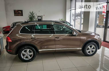 Позашляховик / Кросовер Volkswagen Touareg 2011 в 