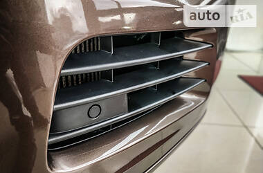 Позашляховик / Кросовер Volkswagen Touareg 2011 в 