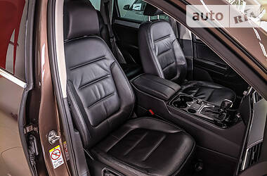 Позашляховик / Кросовер Volkswagen Touareg 2011 в 