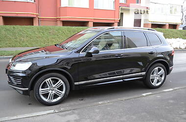 Позашляховик / Кросовер Volkswagen Touareg 2016 в 