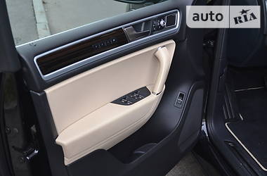 Позашляховик / Кросовер Volkswagen Touareg 2016 в 