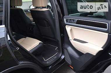 Позашляховик / Кросовер Volkswagen Touareg 2016 в 