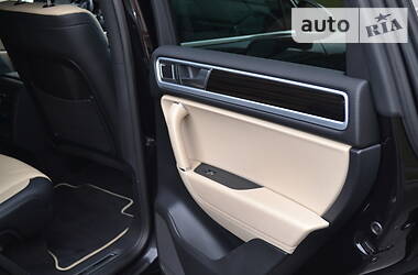 Позашляховик / Кросовер Volkswagen Touareg 2016 в 