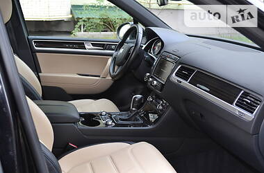 Позашляховик / Кросовер Volkswagen Touareg 2016 в 