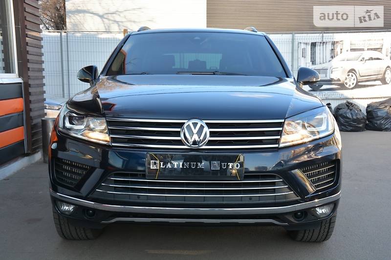 Позашляховик / Кросовер Volkswagen Touareg 2015 в Одесі