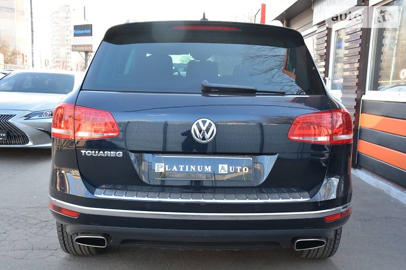 Позашляховик / Кросовер Volkswagen Touareg 2015 в Одесі