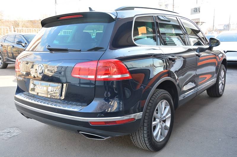 Позашляховик / Кросовер Volkswagen Touareg 2015 в Одесі