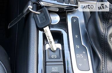 Позашляховик / Кросовер Volkswagen Touareg 2017 в 