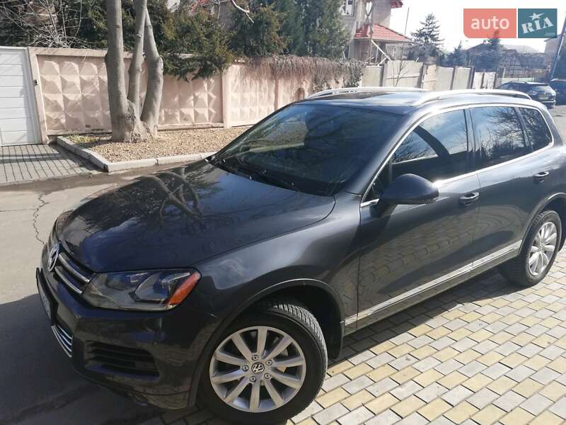 Позашляховик / Кросовер Volkswagen Touareg 2011 в Одесі