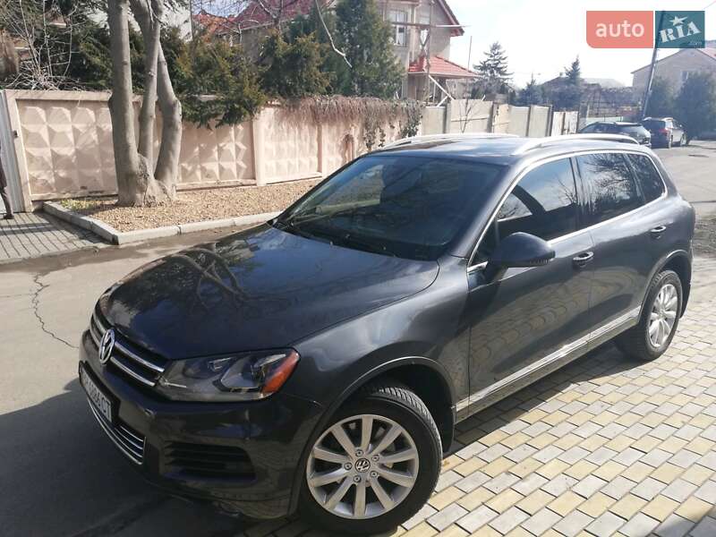 Позашляховик / Кросовер Volkswagen Touareg 2011 в 
