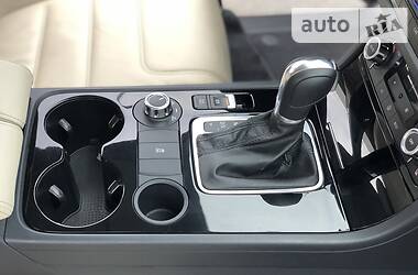 Позашляховик / Кросовер Volkswagen Touareg 2014 в 