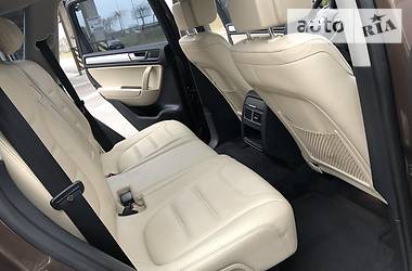 Позашляховик / Кросовер Volkswagen Touareg 2014 в 