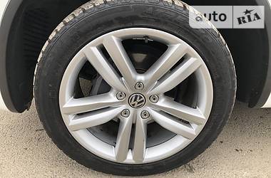 Позашляховик / Кросовер Volkswagen Touareg 2013 в 