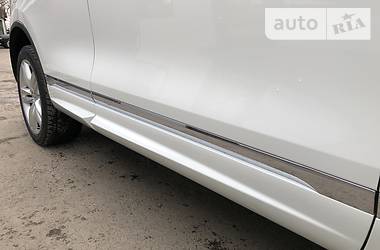 Позашляховик / Кросовер Volkswagen Touareg 2013 в 