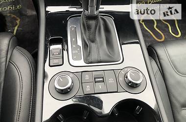 Позашляховик / Кросовер Volkswagen Touareg 2013 в 