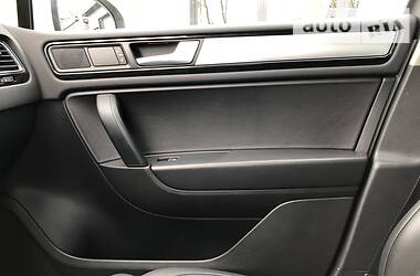 Позашляховик / Кросовер Volkswagen Touareg 2013 в 