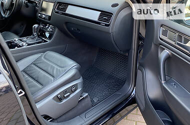 Позашляховик / Кросовер Volkswagen Touareg 2015 в 