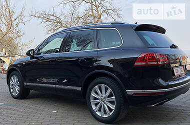 Позашляховик / Кросовер Volkswagen Touareg 2015 в 