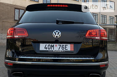 Позашляховик / Кросовер Volkswagen Touareg 2015 в 