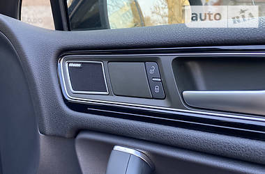 Позашляховик / Кросовер Volkswagen Touareg 2015 в 