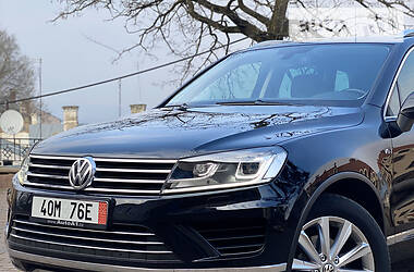 Позашляховик / Кросовер Volkswagen Touareg 2015 в 