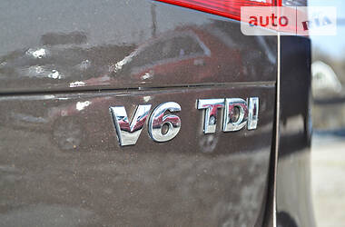 Позашляховик / Кросовер Volkswagen Touareg 2012 в 
