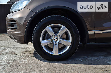 Позашляховик / Кросовер Volkswagen Touareg 2012 в 