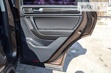 Позашляховик / Кросовер Volkswagen Touareg 2012 в 