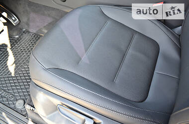 Позашляховик / Кросовер Volkswagen Touareg 2012 в 
