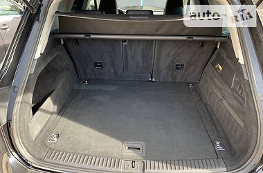 Позашляховик / Кросовер Volkswagen Touareg 2011 в 